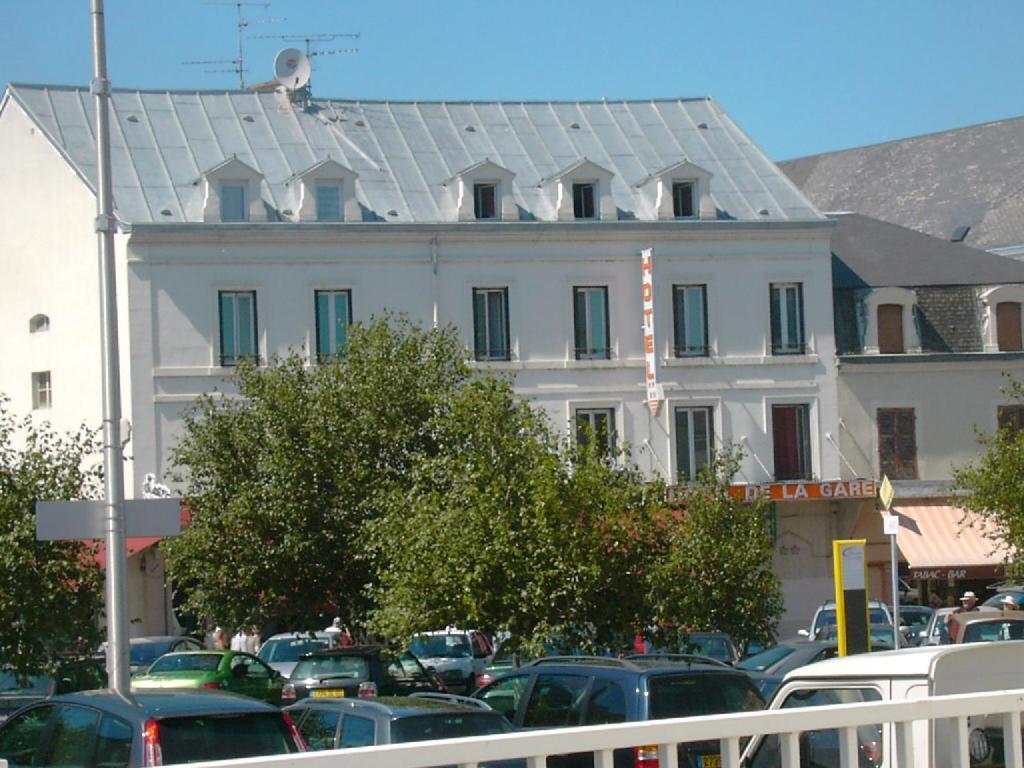 Hotel De La Gare Montlucon Exterior photo
